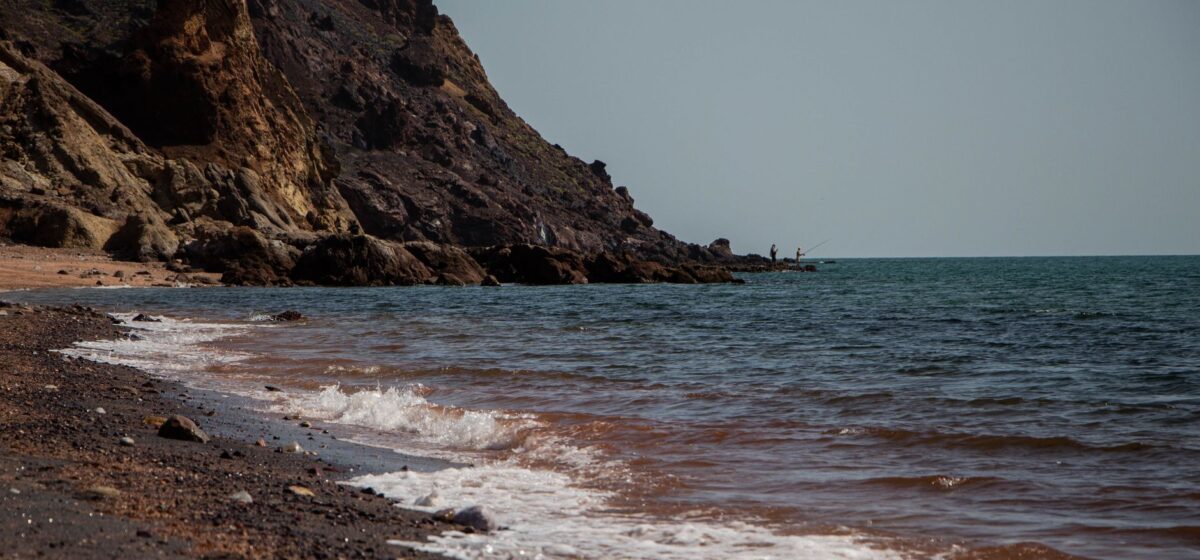 US and Iran Escalate Hostilities, Strait of Hormuz at Core of Renewed Conflict