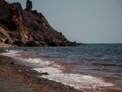 US and Iran Escalate Hostilities, Strait of Hormuz at Core of Renewed Conflict