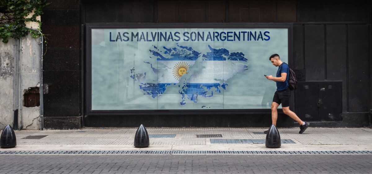 Argentina Footballers Ignite Controversy with Falklands Banner