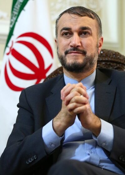 Iran’s Top Diplomat Delivers Warning to US, Consults Regional Powers