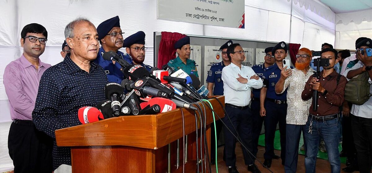 Police shot and injured two men during an early Tuesday raid in Adabar, Dhaka. The incident happened around 2:30 AM Tuesday. Officers were arresting suspects for a house occupation, vandalism, and extortion case.