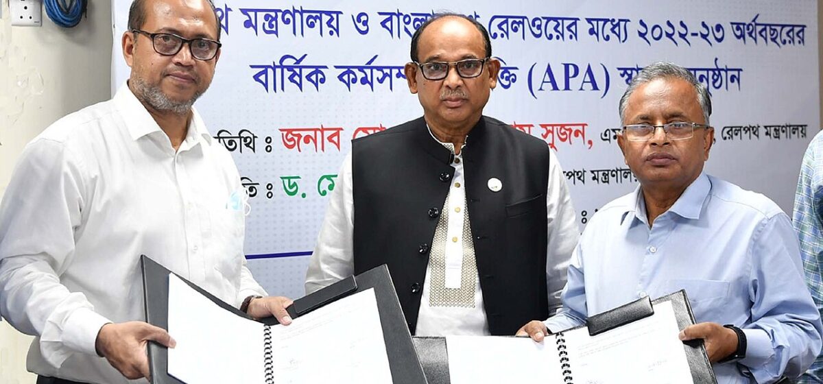Bangladesh is planning a major upgrade to its railway system. A new 81-kilometer elevated railway line is set to be built. This project will connect Shyampur in Dhaka to Cumilla. It aims to make train travel much faster between Dhaka and Chattogram.