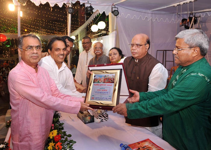 Durga Puja Begins with More Mandaps and Calls for Peace